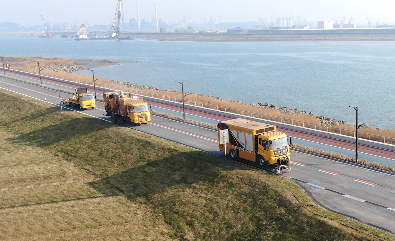 標(biāo)線列車施工
